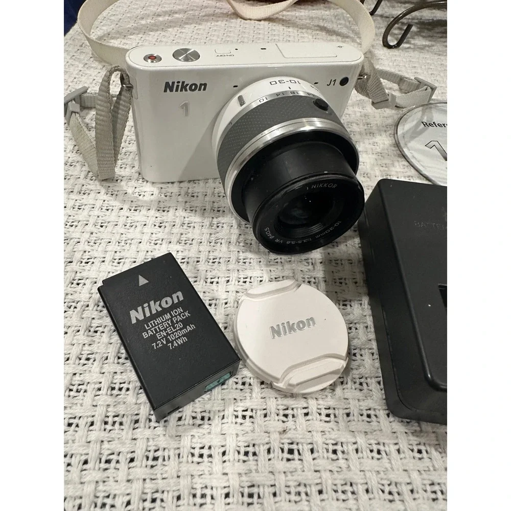 Nikon 1 J1 Mirrorless Camera White 10-30mm Lens Bundle Digicam Y2K Turns On Work